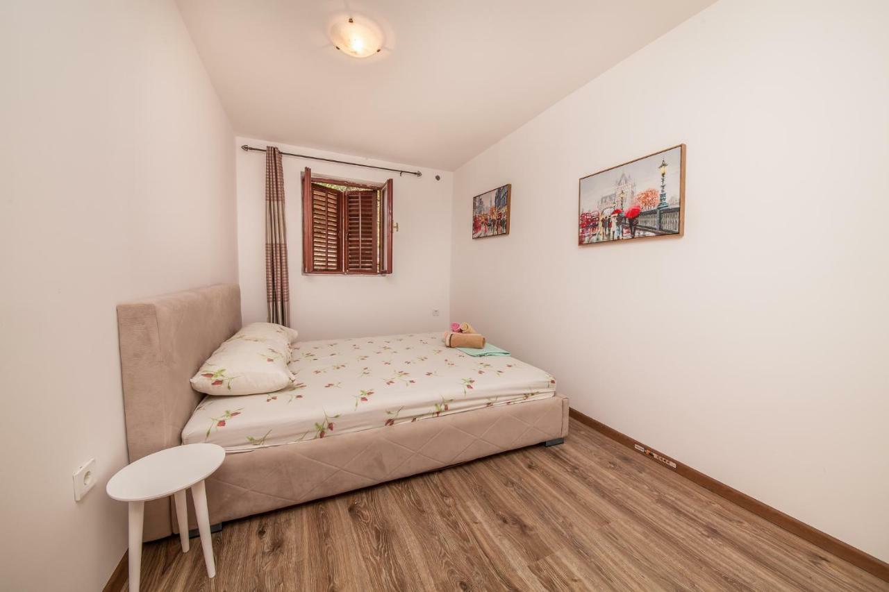 Alex Guesthouse Kotor Ngoại thất bức ảnh